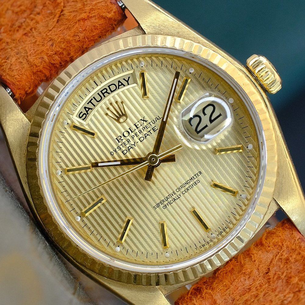 ROLEX MEN'S DAY-DATE GOLD WATCH CHAMPAGNE INDEX DIAL 18K FLUTED BEZEL 36MM 18038
